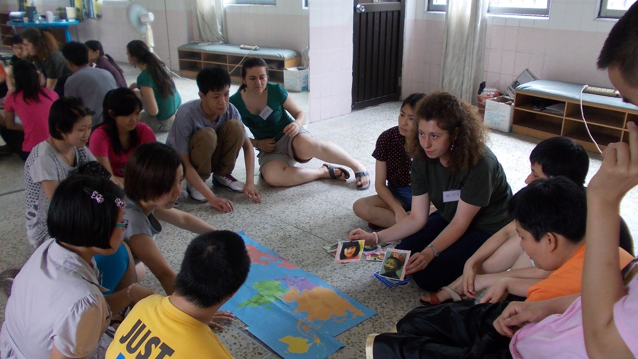 Volunteers across Frontiers